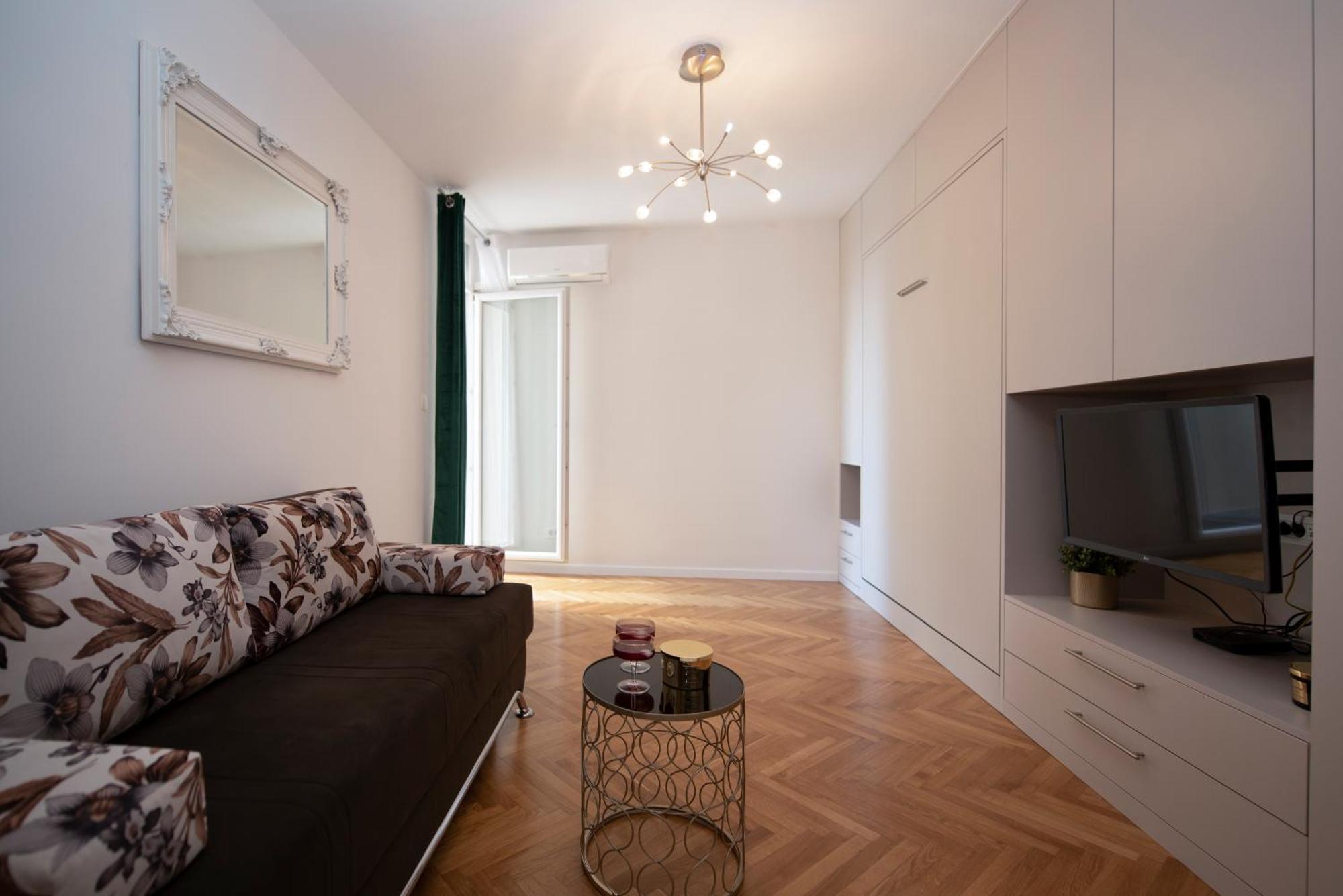 Royal Elegance Apartment *